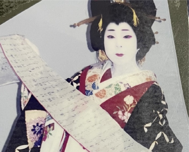 田辺靖夫チャリティコンサートで【紅時雨】の唄と書のパフォーマンス披露。